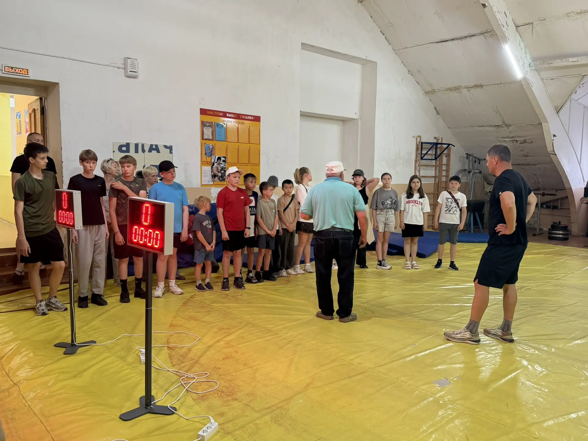 11.06.2026 г. на базе спорткомплекса ДЮСШ п. Чамзинка провели турнир по гиревому спорту в школьном л