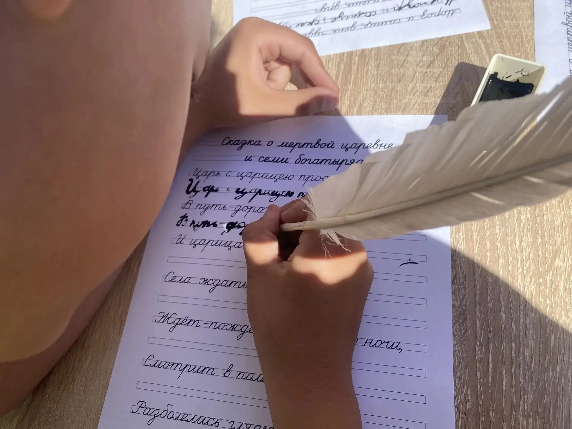 Вчера, 5 июня, в нашем лагере было по-настоящему волшебно — ребята читали вслух пушкинские строки, с