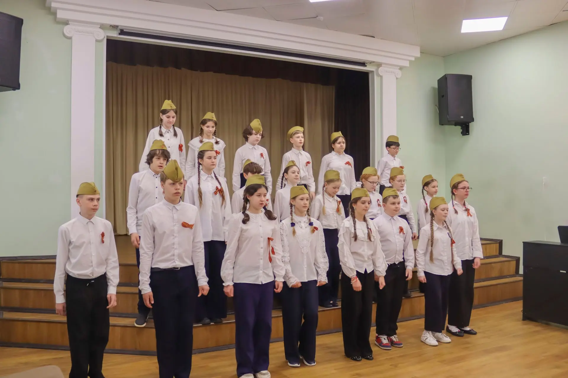 🎗️  Фестиваль военной песни — в наших сердцах!
Наши пятиклассники трогательно исполнили военные пес