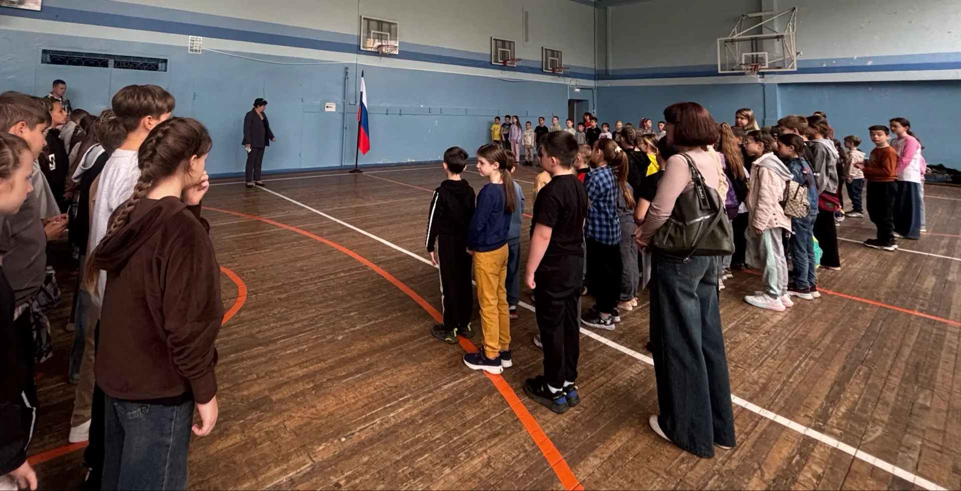 Ура! 1 июня в нашей школе официально стартовала смена приходящего лагеря!Школа вновь наполнилась дет