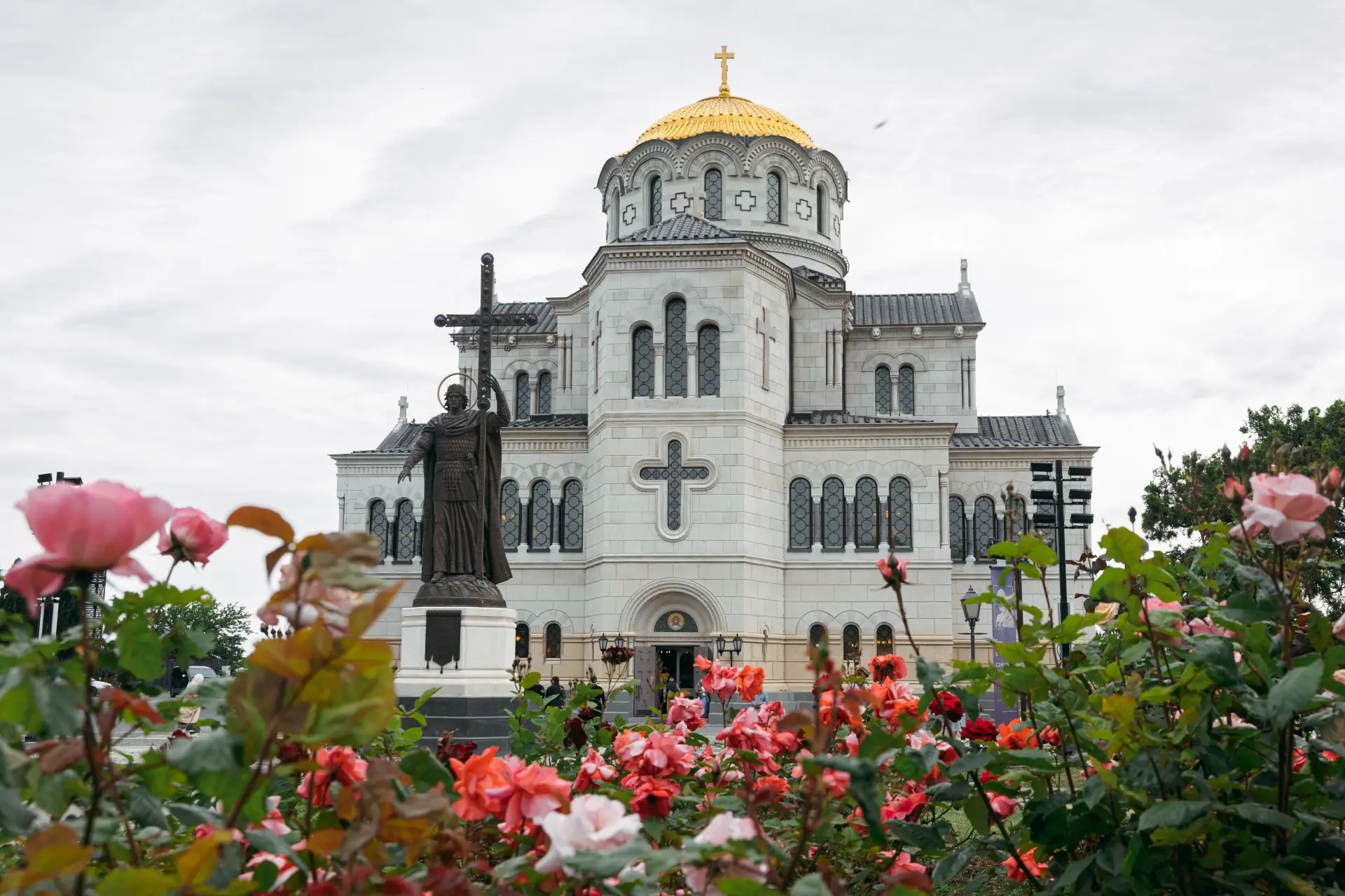 🌿 В праздник Святой Троицы митрополит Тихон совершил Литургию в Херсонесском мужском монастыре

31 