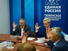 Вышел на улицы, сел на лавочку. Воняет. Думаю, животинка какая-то сдохла поблизости. Отошёл, пересел