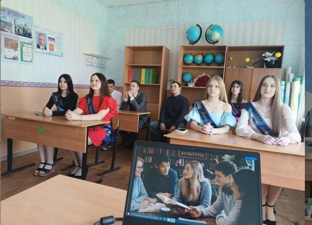 Ребята, мы посмотрели очень важный видеоролик о русском языке! 💬✨
Он напомнил нам, что наш язык — э