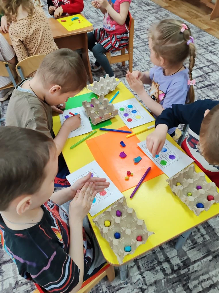 Сегодня в День Эколога в детском саду прошел мастер-класс, на котором ребята учились делать настольн