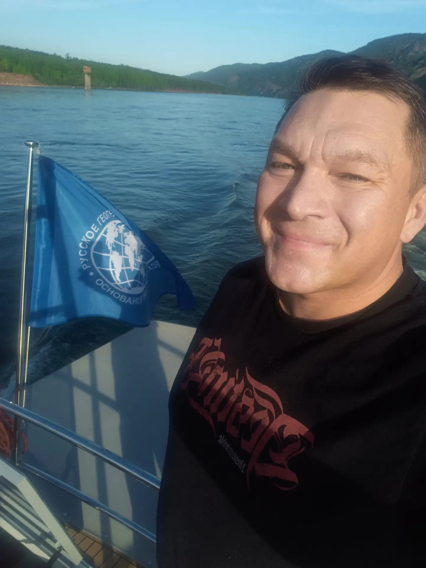 Под флагом РГО по Енисею 🇷🇺

Замечательный поход на научно-исследовательском судне «Сибирский иссл