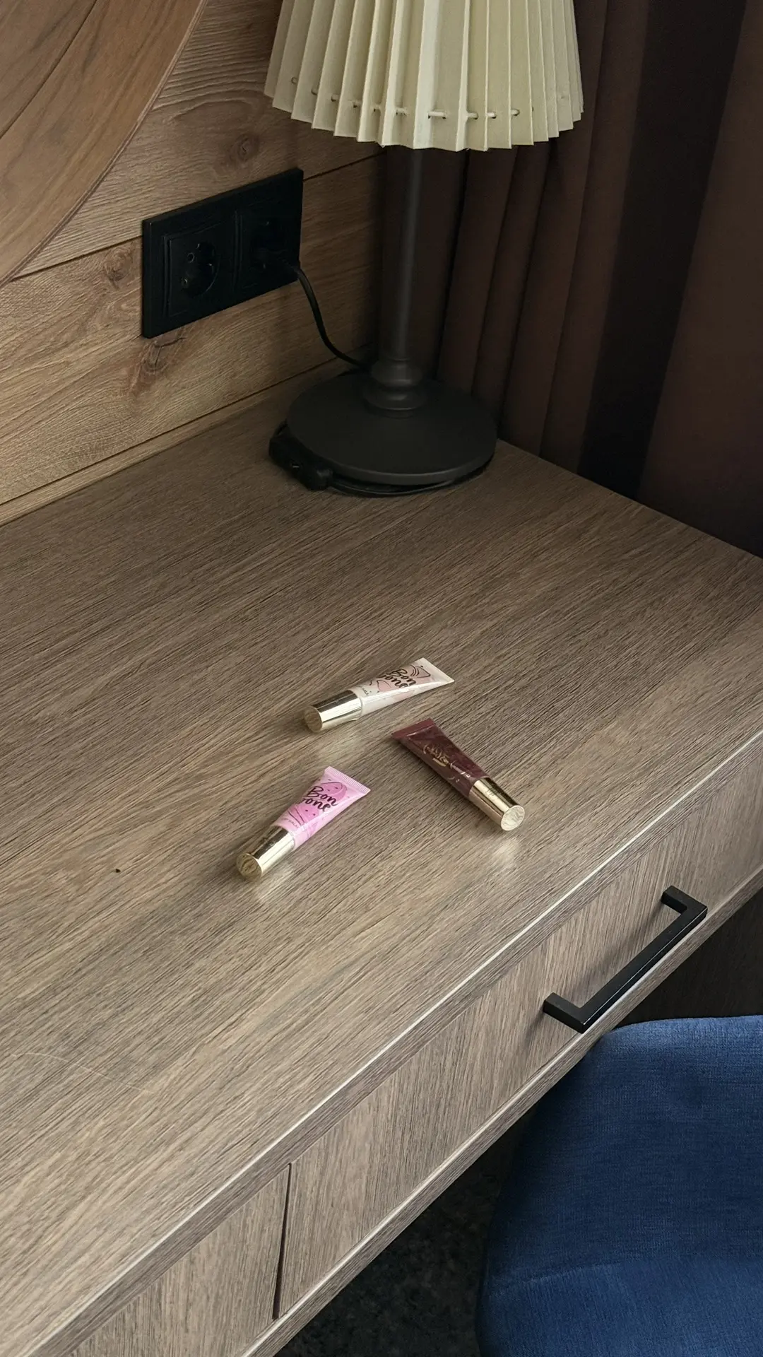 Уехали с мужем на два дня в отель, который находится в лесу

Поэтому устроила себе два дня отдыха, н