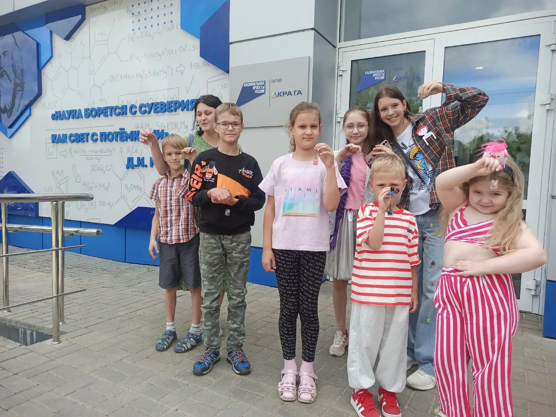 ✨ Мы поймали невидимый свет!

Сегодня в Информационно-выставочном центре завода «Пигмент» было по-на