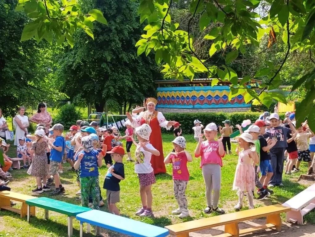 🇷🇺День России🇷🇺
Сегодня в МБДОУ детский сад №165 состоялся тематический праздник, посвященный Дн