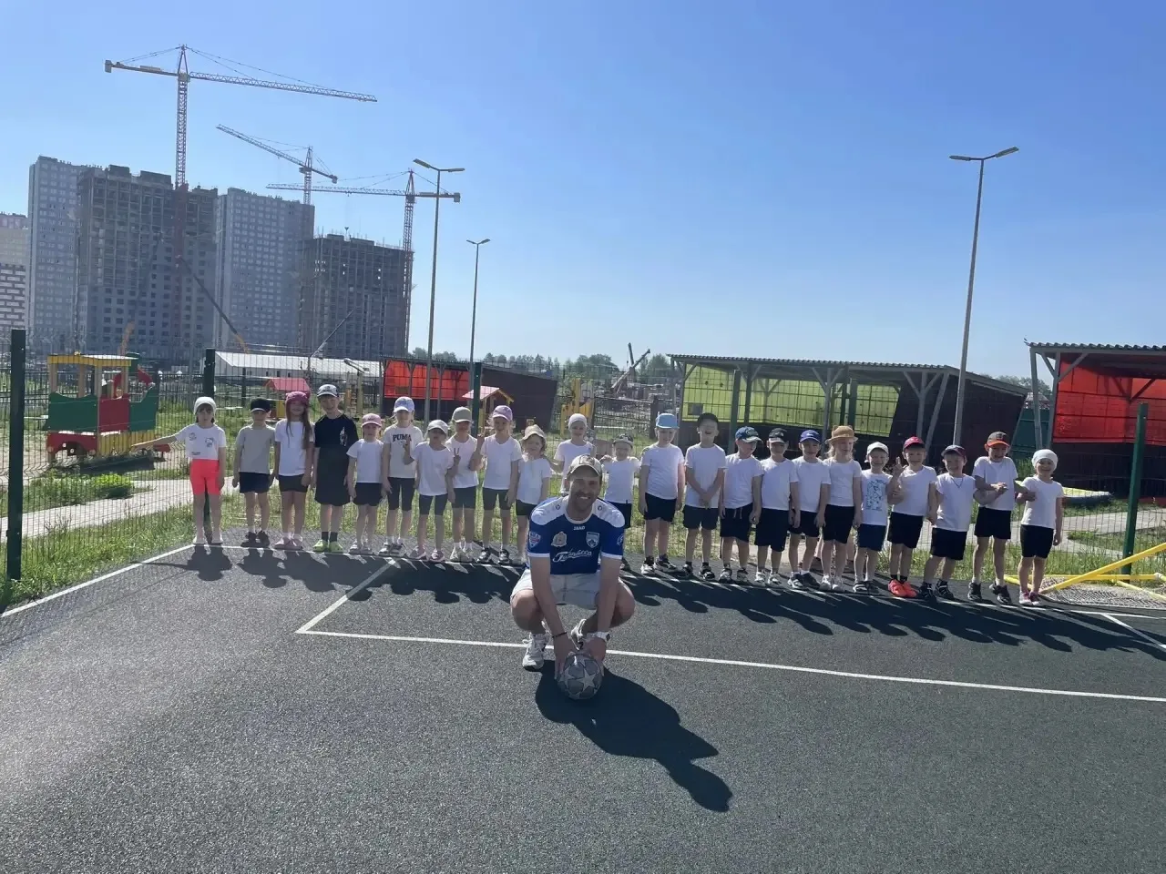 Мир профессий: знакомимся с тренером!⚽️🏃‍♂️

На прошлой неделе в 5 группе «Радуга» в рамках програм