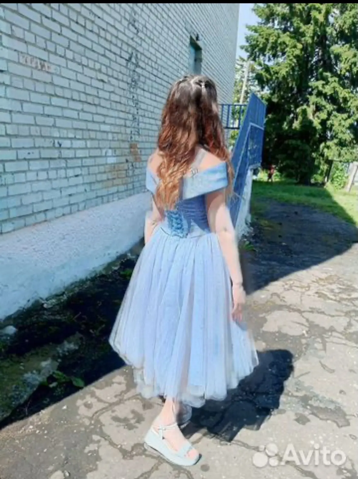 Продам вечернее платье голубого цвета, размер XS (40). Изготовлено из синтетического материала, что 