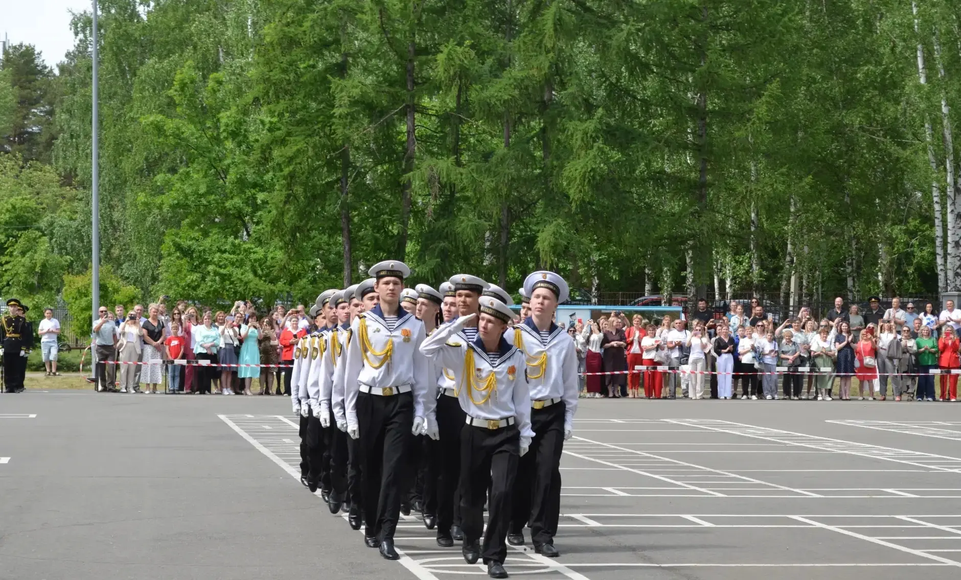 26 мая на плацу корпуса прошёл Всероссийский праздник последнего звонка. Торжественный, светлый и не