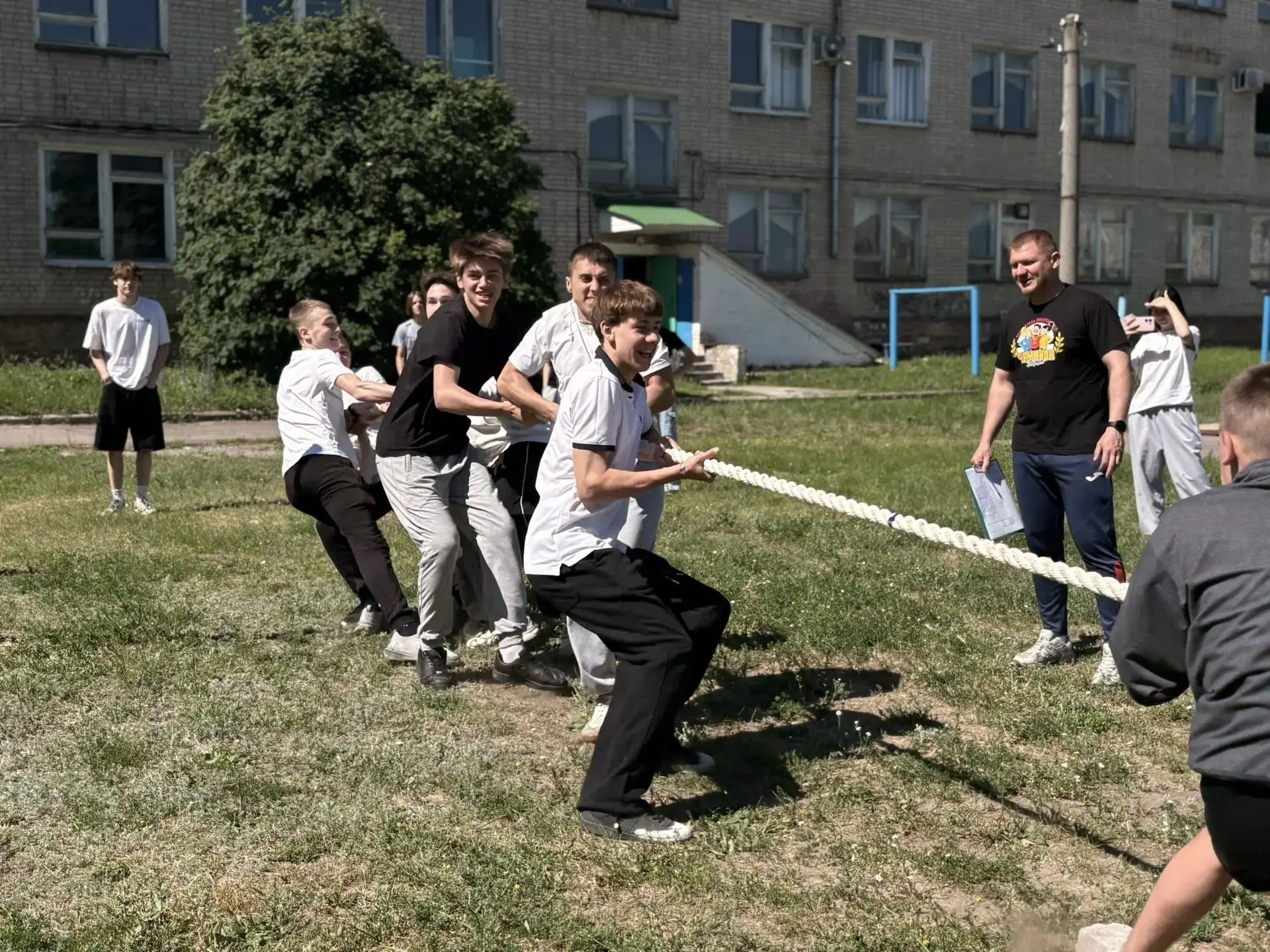 🏃8 июня — спортивный рывок!
Пока кто-то только готовится к длинным выходным, наши первокурсники уже