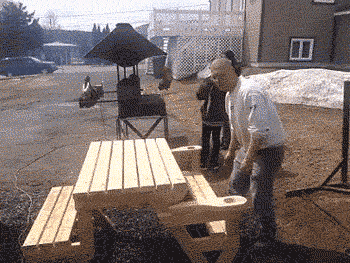Стол-скамейка.