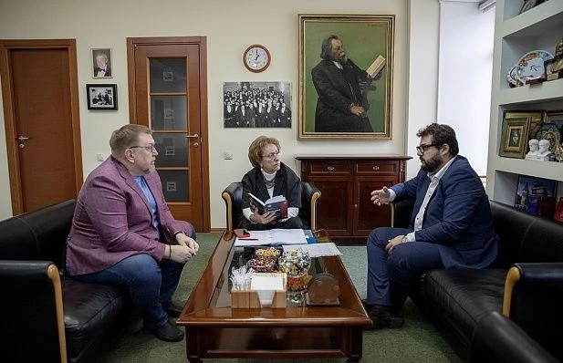 https://fparf.ru/news/fpa/iz-tipografii-vyshlo-novoe-izdanie-po-primeneniyu-iskusstvennogo-intellekta/