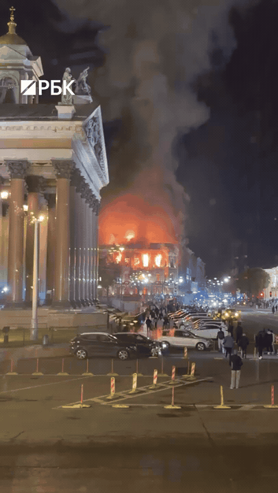 Открытое горение в особняке Миллера на Исаакиевской площади в Санкт-Петербурге ликвидир...