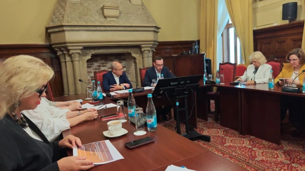 Фото