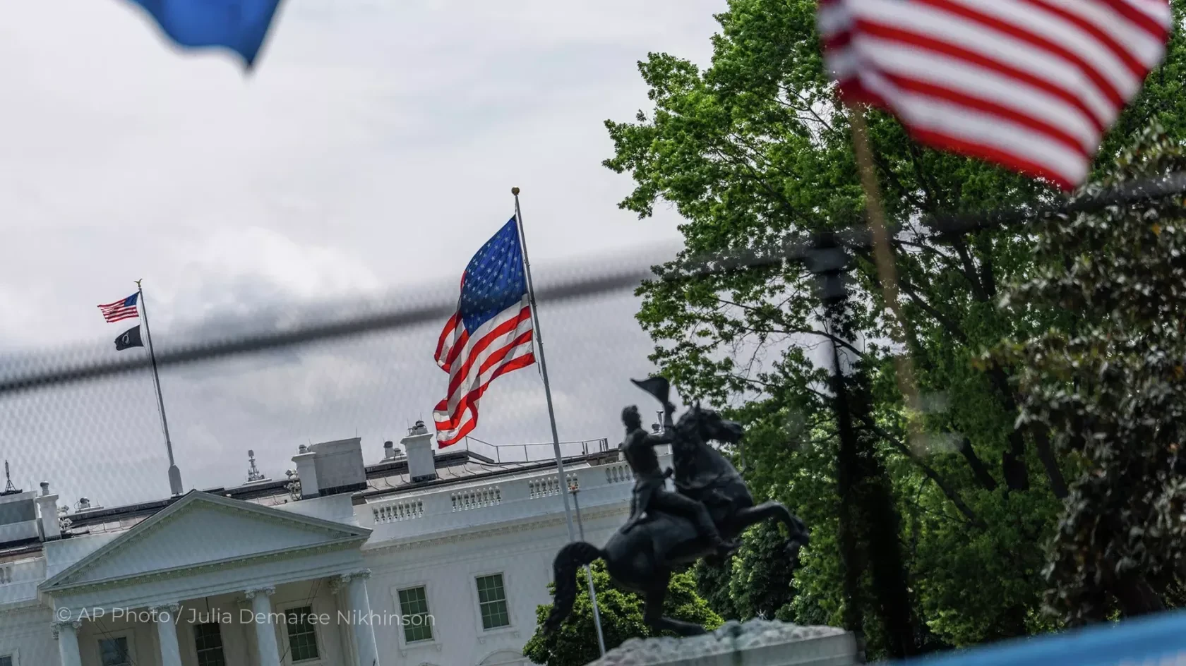 США заявили союзникам, что хотят говорить с Ираном о ядерной программе вместо Ормуза.