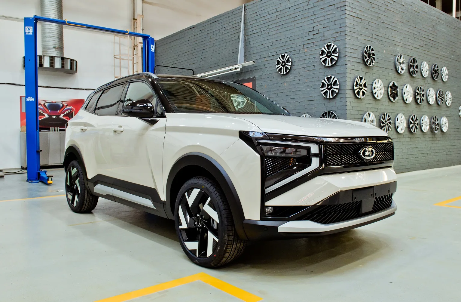 Lada Azimut получит турбомотор 🚀

Похоже, у нового кроссовера Lada Azimut будет не только паспорт с