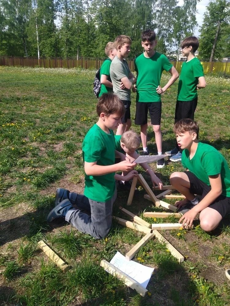 🧗 В поход за здоровьем! 💪🏕️ Сегодня для учеников 5-х и 6-х классов прошел День здоровья в формате ту