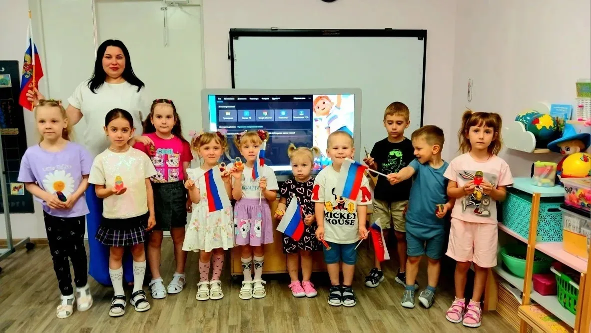 🎉 В нашем детском саду прошло чудесное занятие, посвящённое Дню России! 🇷🇺✨ 

К нам в гости загля
