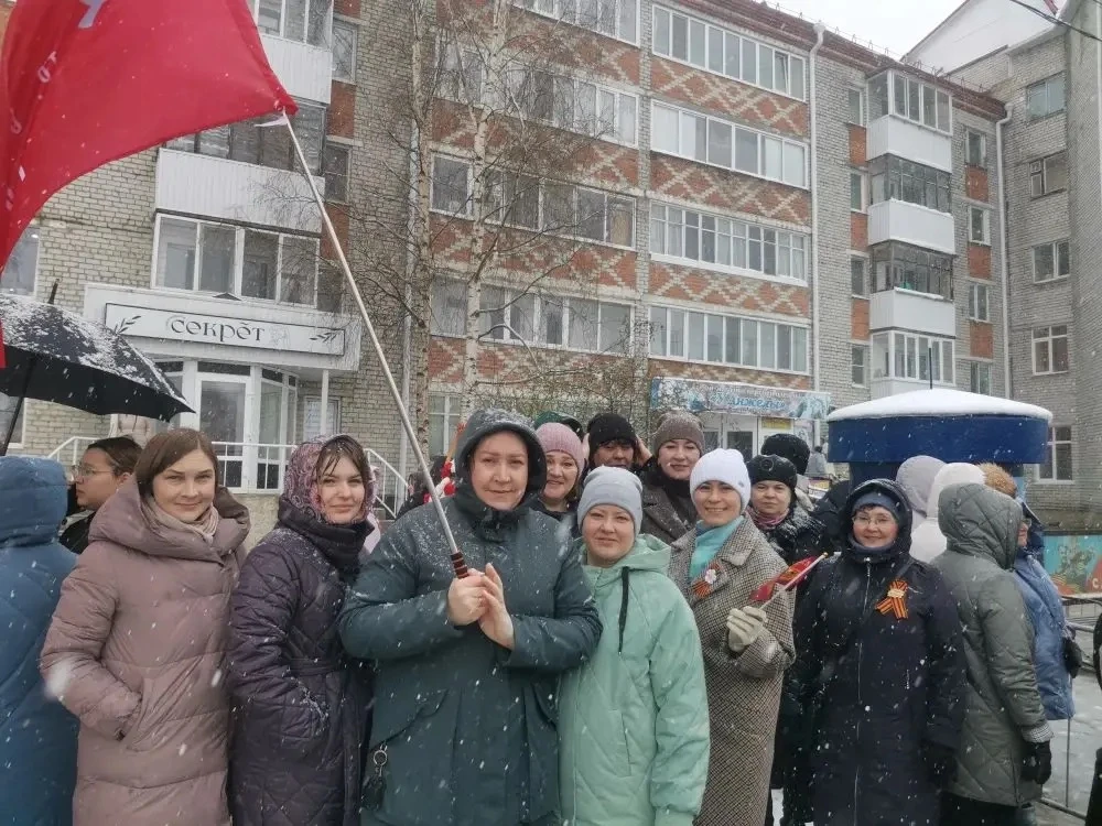 📍Гимназисты-активисты движения «Первых», а также участники военно-патриотического клуба «Честь имею»