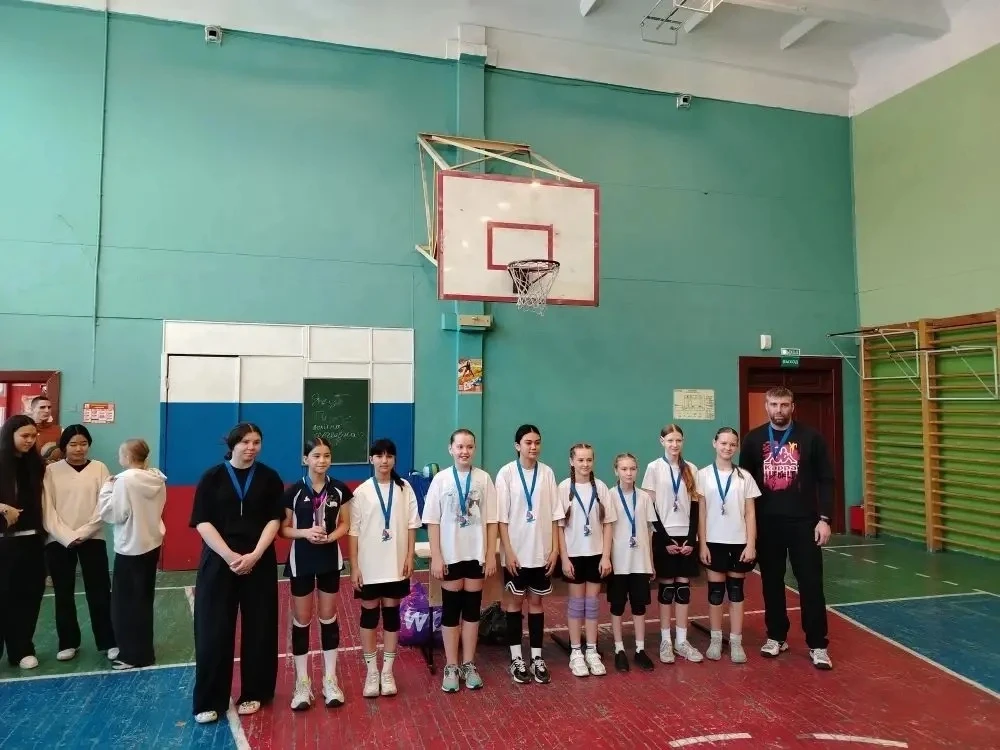 🤾‍♀️Турнир по волейболу   🏐14 марта в нашей школе прошел турнир по волейболу среди школ района приур