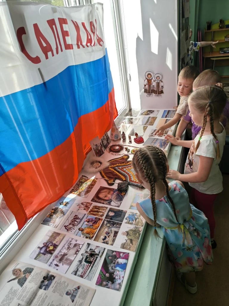 Вторая неделя июня в детском саду Каменской СОШ посвящена Родине. Говорили о России в целом, а сегод