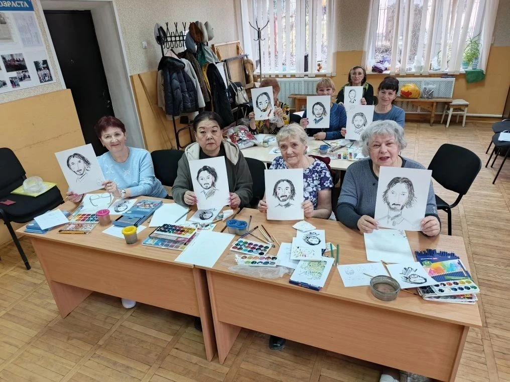 ✨Творческий вечер: портрет акварелью ⁣ 🏡🎨В "Клубе золотого возраста" Вяземского комплексного центра 