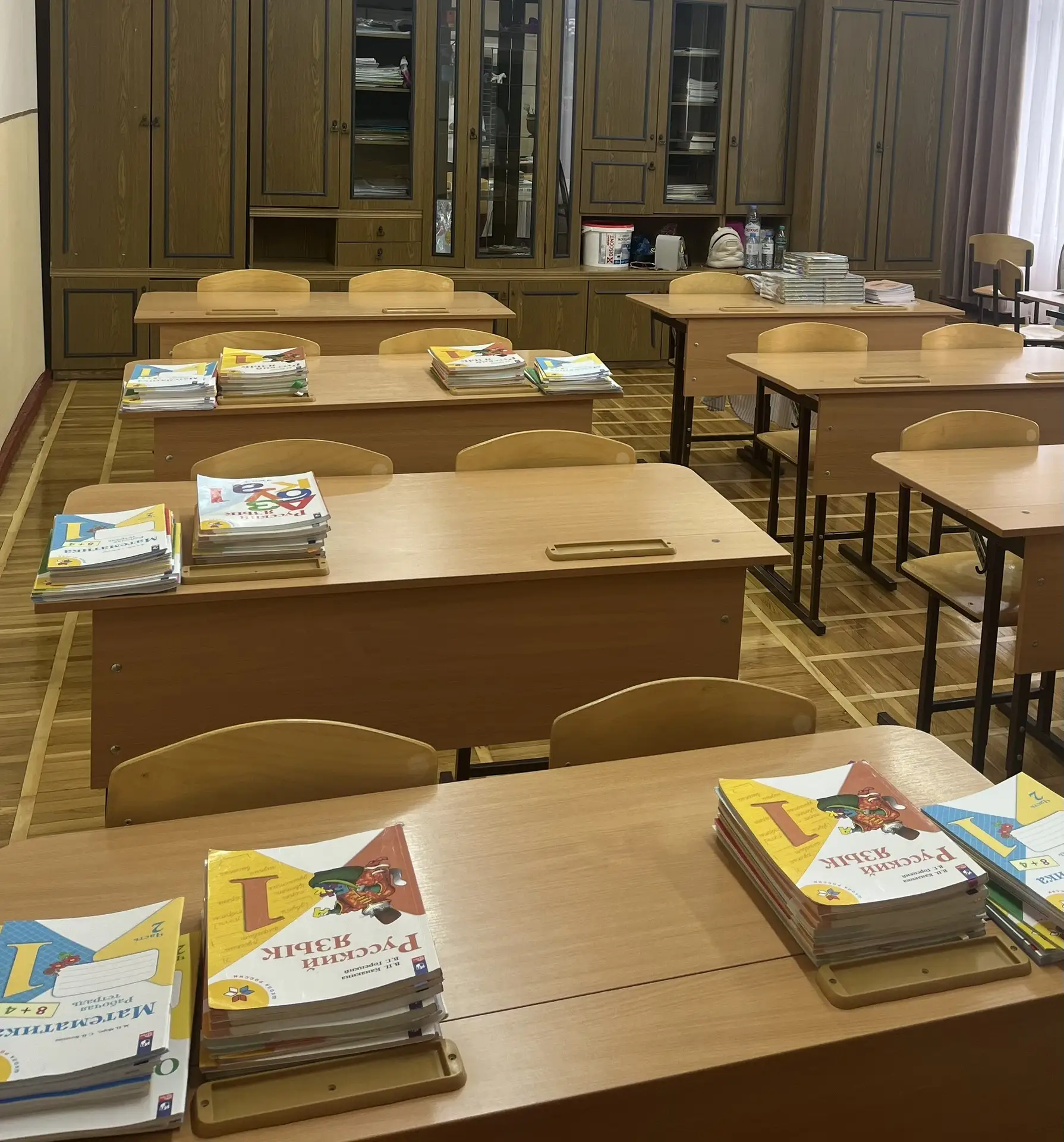 В школе полным ходом идёт подготовка к новому учебному году: идут ремонтные работы, про...