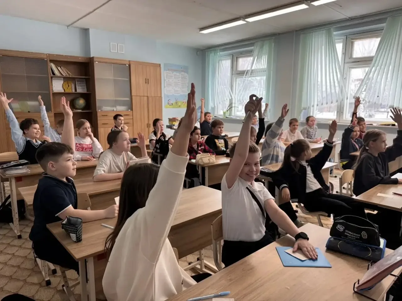 Безопасный март 📣   Учащиеся всех начальных классов погрузились в мир цифровой безопасности.  Руково