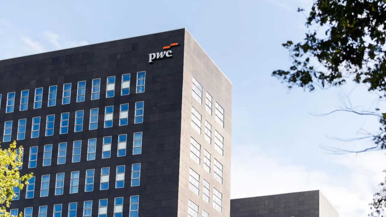 🤖 В отчетах консалтинговой компании PwC обнаружили сфабрикованные ИИ данные.

Исследователи из GPTZ
