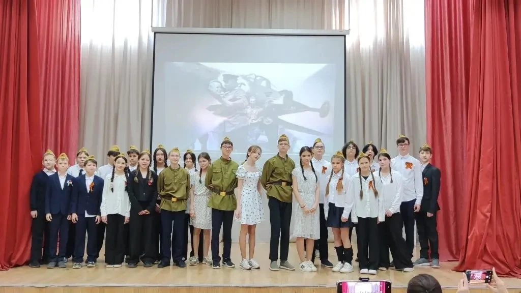 Память жива: в школе прошёл конкурс «Песни Великой Победы» 🎶  Сегодня, 7 мая, стены нашей школы сотр