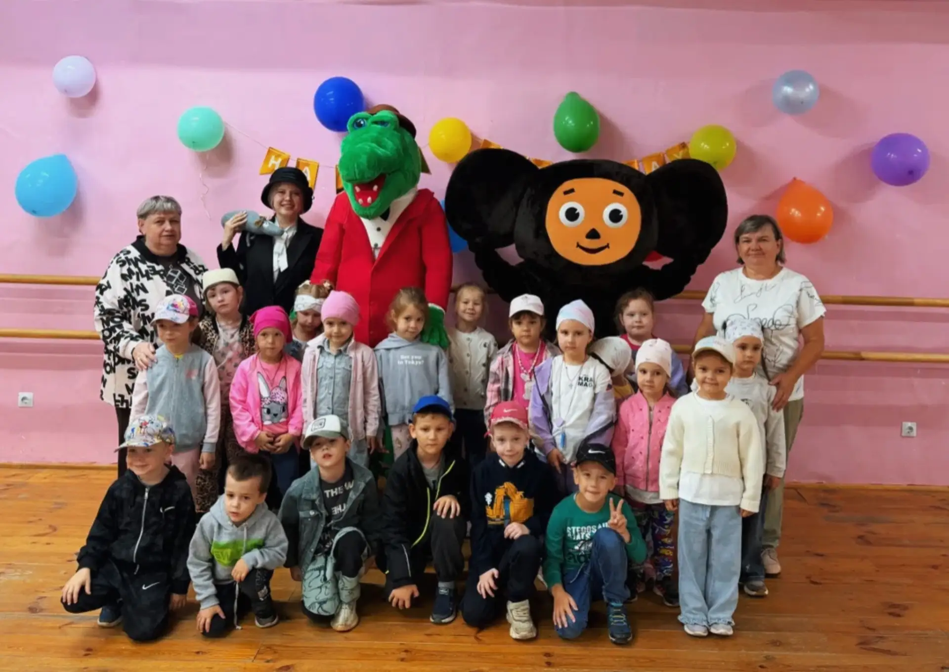 Сегодня день рождения отмечал Чебурашка! 🐻🎂И мы праздновали его вместе с ребятами из ...