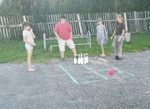💫Сегодня наши ребята познакомились с боулингом, и это событие оставило у них неизглади...