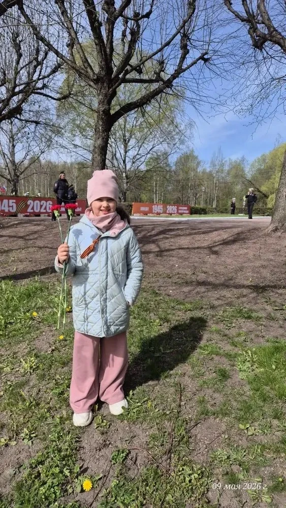 Дорогие друзья!  Поздравляем всех еще раз с праздником Великой Победы!  Этот фотоальбом наших ученик