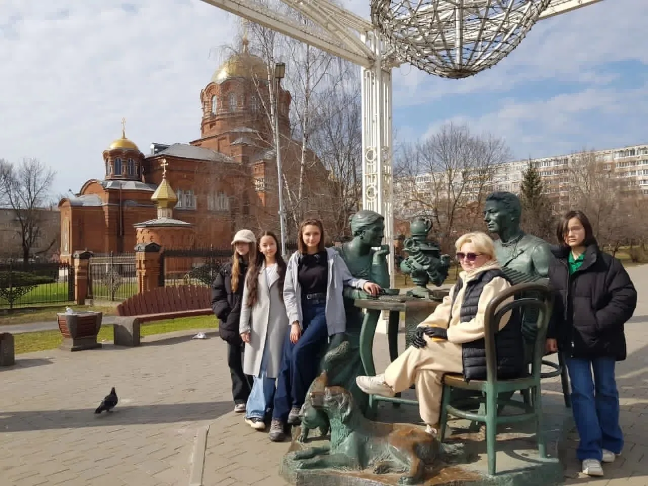 🎓Ученики 5Л и 7М классов с учителем русского языка и литературы Галочкиной Еленой Борисовной и класс