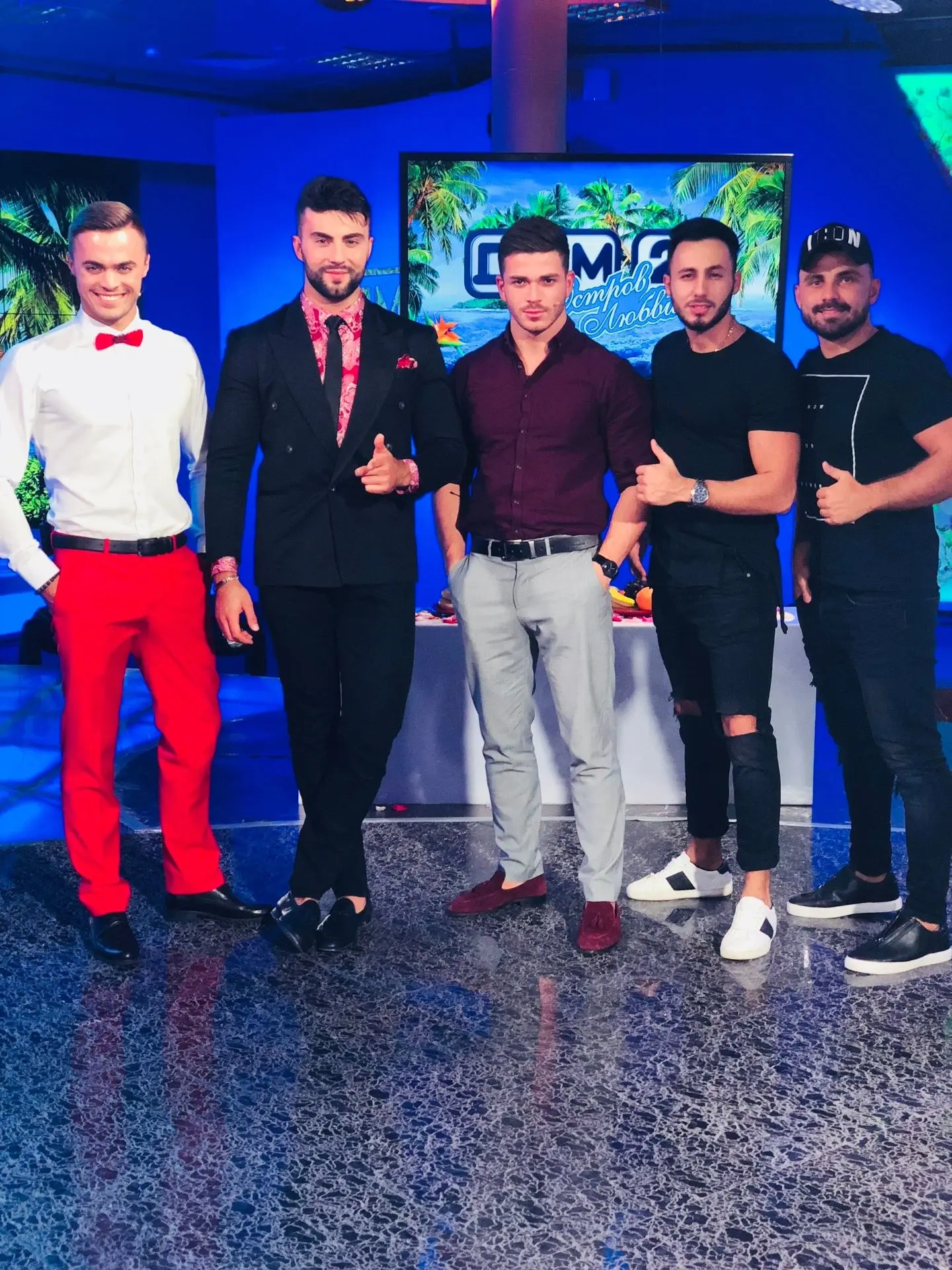 Алексей Купин: 9 лет назад, кого узнали?🥰

Как же быстро летит время, согласны?