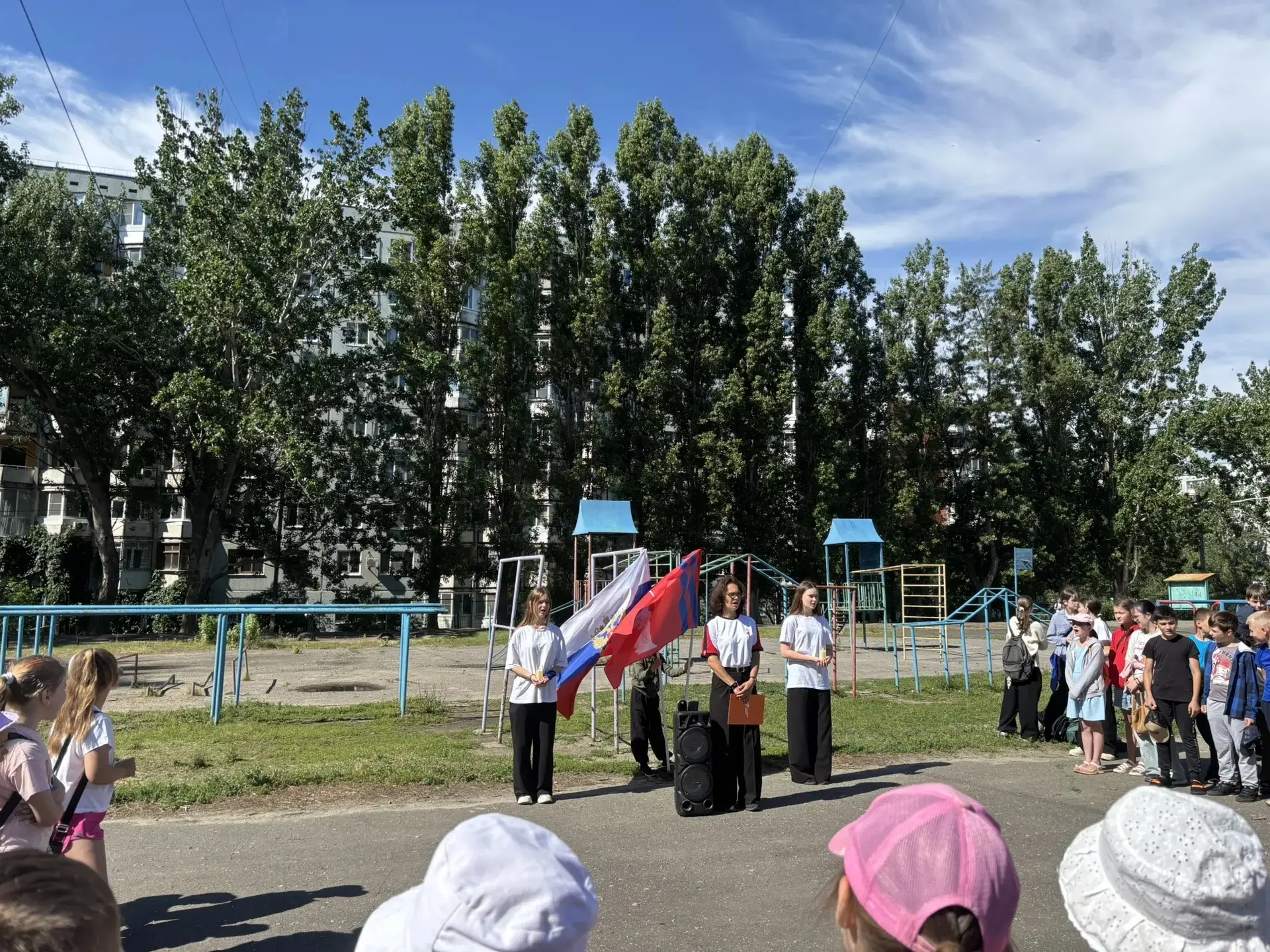 Мы помним, какой ценой завоёван мир! 

В нашем пришкольном лагере прошла торжественная линейка, посв