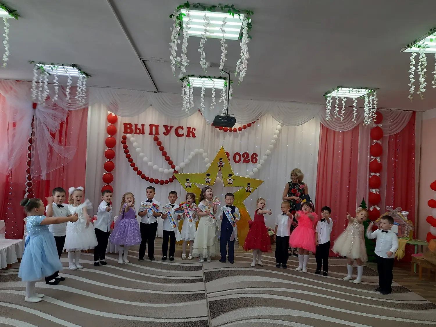 👫👫👫✨✨В нашем детском саду, состоялся выпускной у ребят старшей группы «Звёздочки». Э...