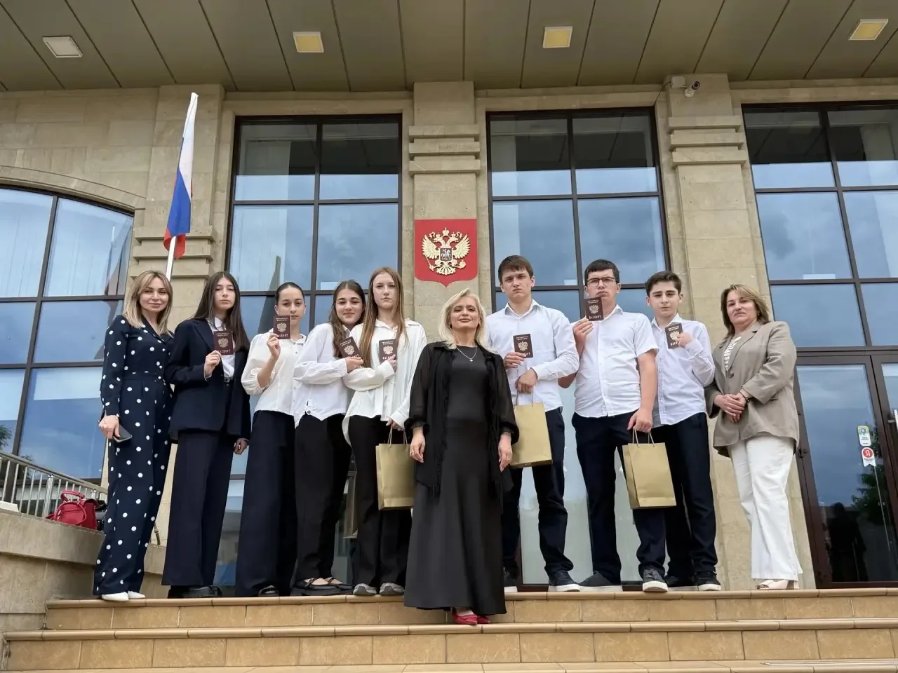 🇷🇺 Наши лицеисты получили первые паспорта в День России!

В Махачкале прошла Всероссийская акция «