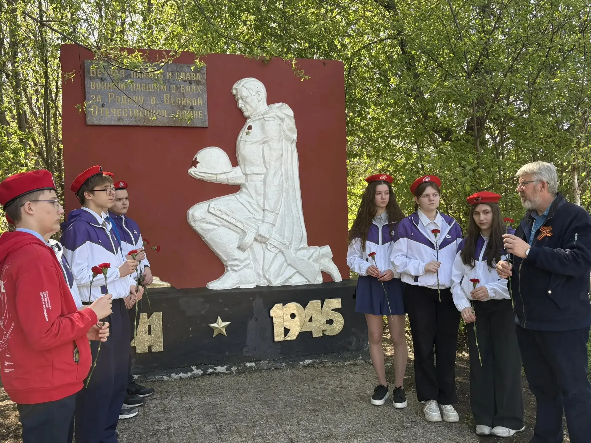 🎖️Акция «Я помню»  📌4 мая в нашем городе состоялось торжественное открытие Вахты памяти и возложение