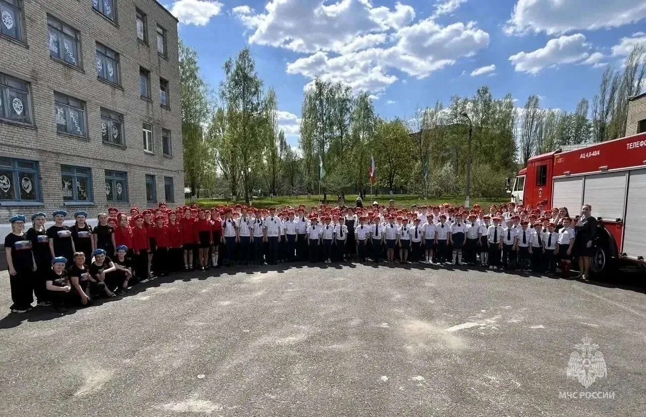 В Губкине учеников ОК«СтартУМ» посвятили в кадеты МЧС и юнармейцы  Ребята произнесли клятву. Они поо
