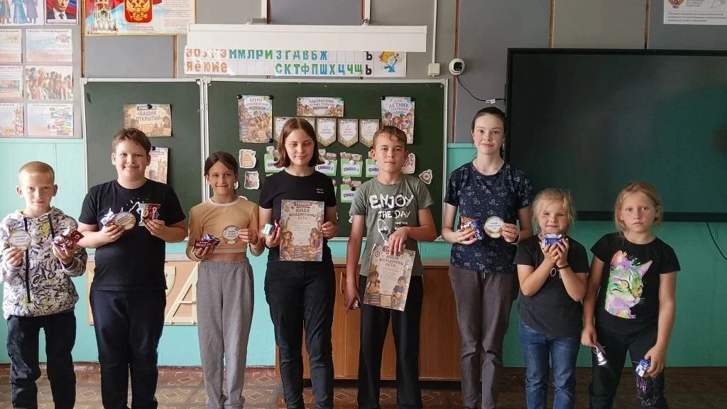 Сегодня наш лагерь превратился в настоящую научную базу! Девиз дня звучит как призыв к приключениям: