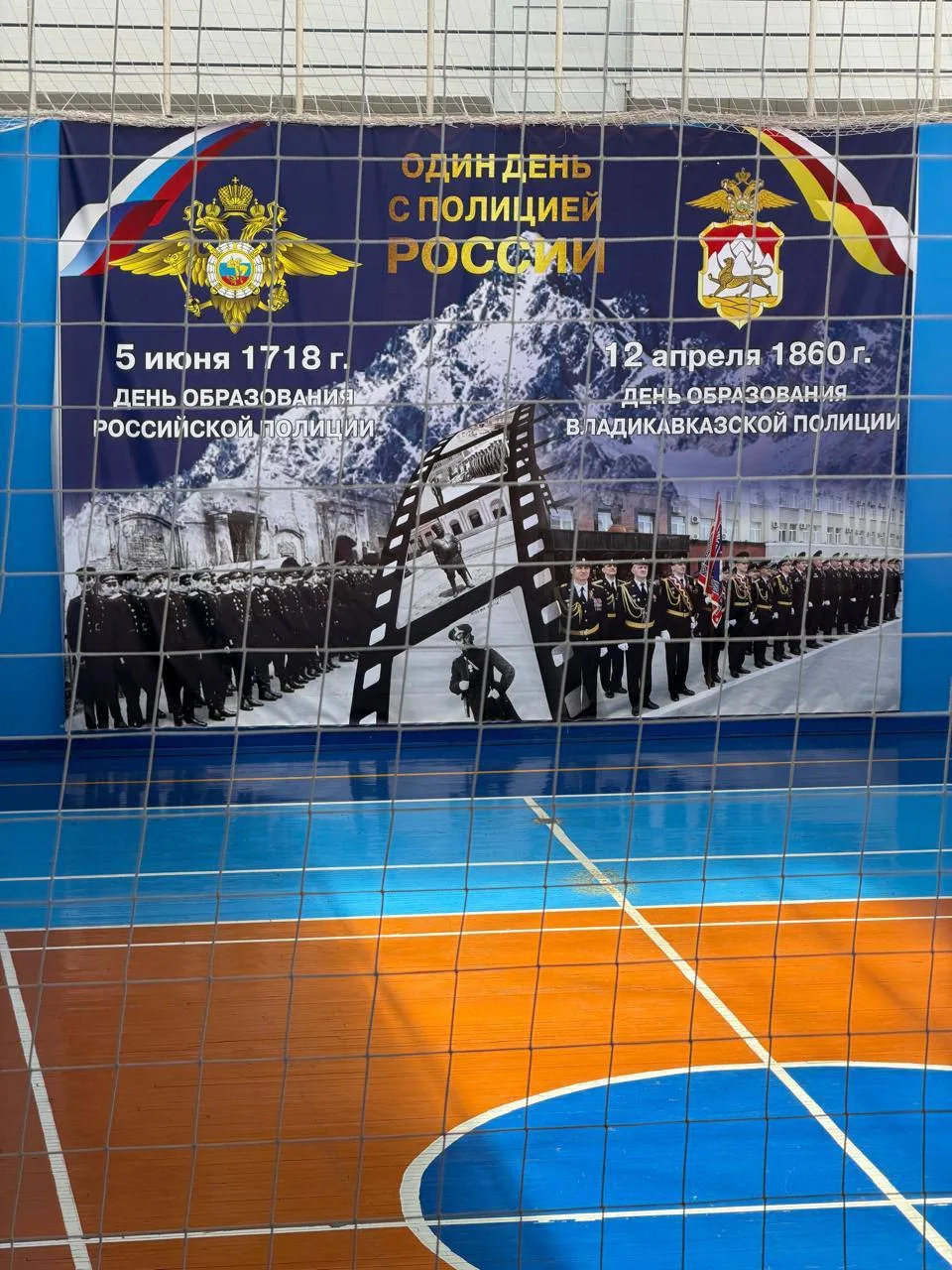 В преддверии Дня России и в честь годовщины образования российской полиции, студенты Северо-Кавказск