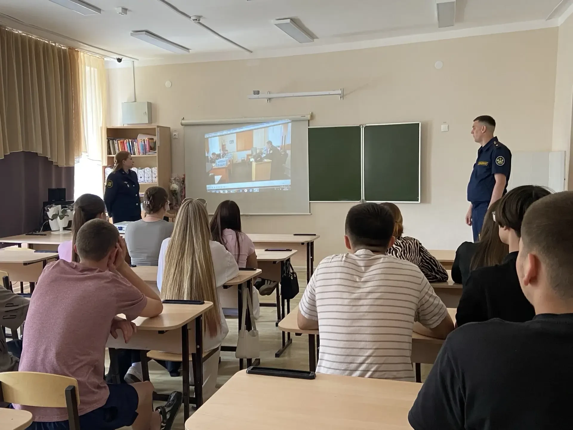 Встреча с представителями УФСИН: выпускник школы делится опытом
 
Сегодня, 10 июня 2026 года, для об