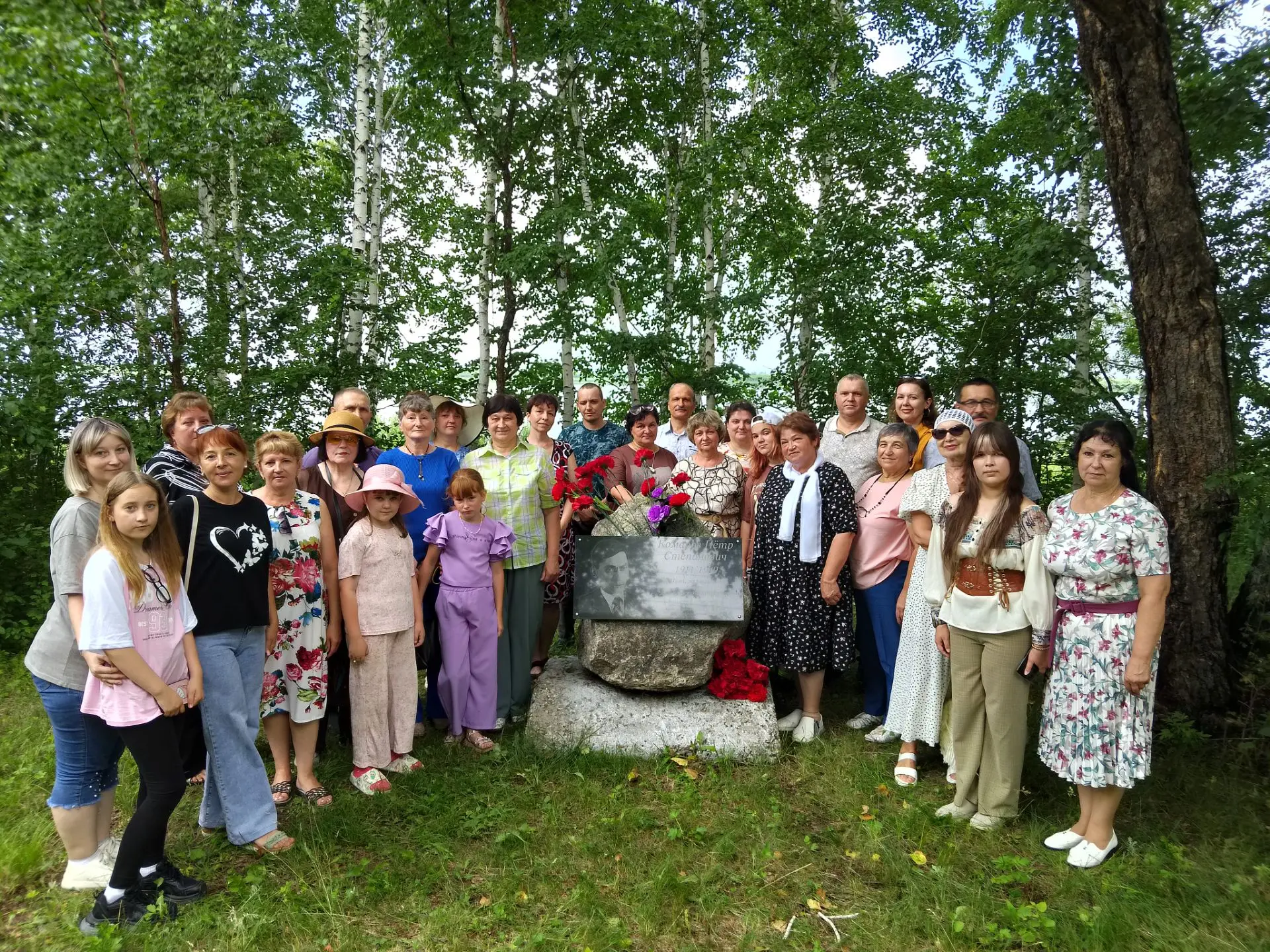📖 «Строки вечности» в Мазановском округе

В честь 115-летия Петра Комарова мы собрались у памятного