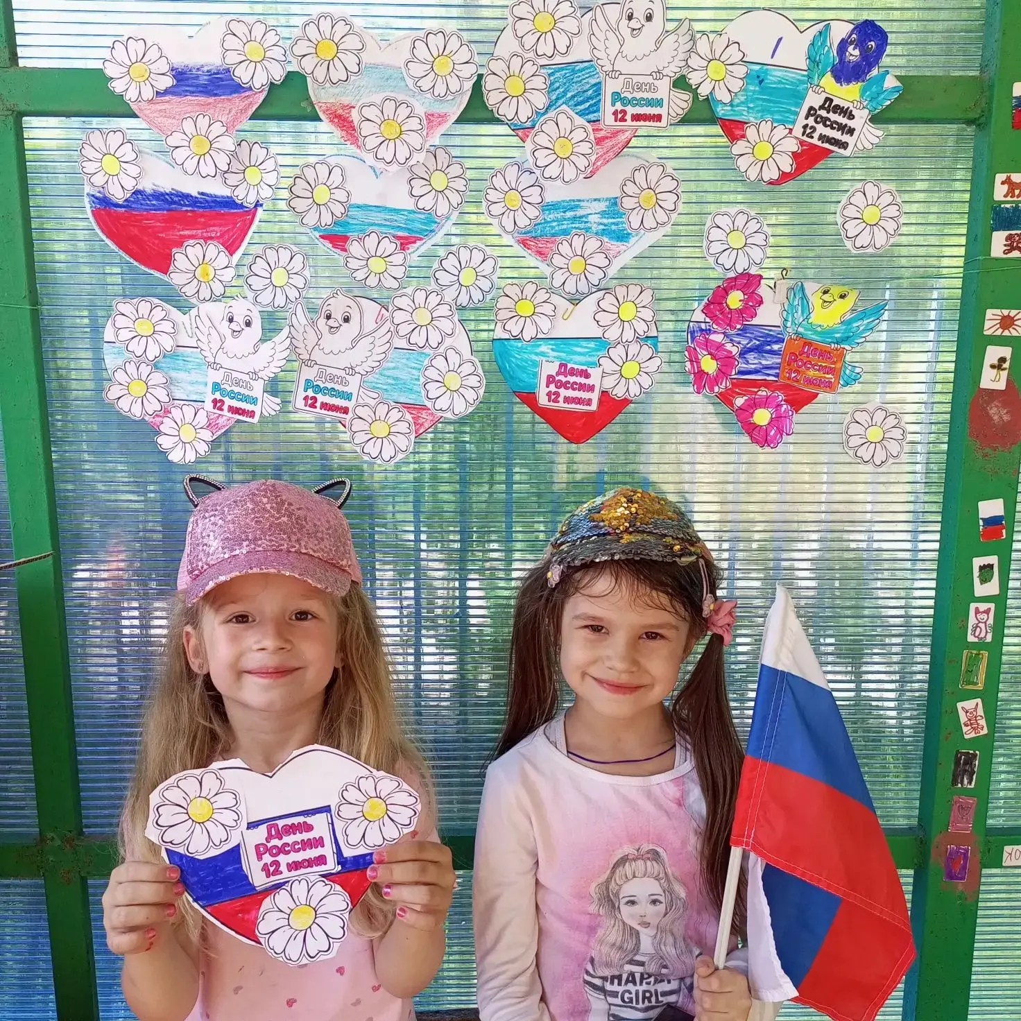 С Днём России! 🇷🇺Мира, добра, благополучия и уверенности в завтрашнем дне желают старшие ребята 🤗