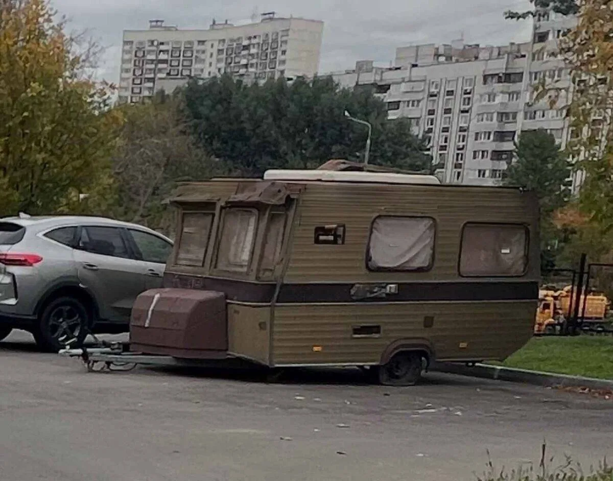 🚗 В Марьино ищут хозяина брошенного фургона