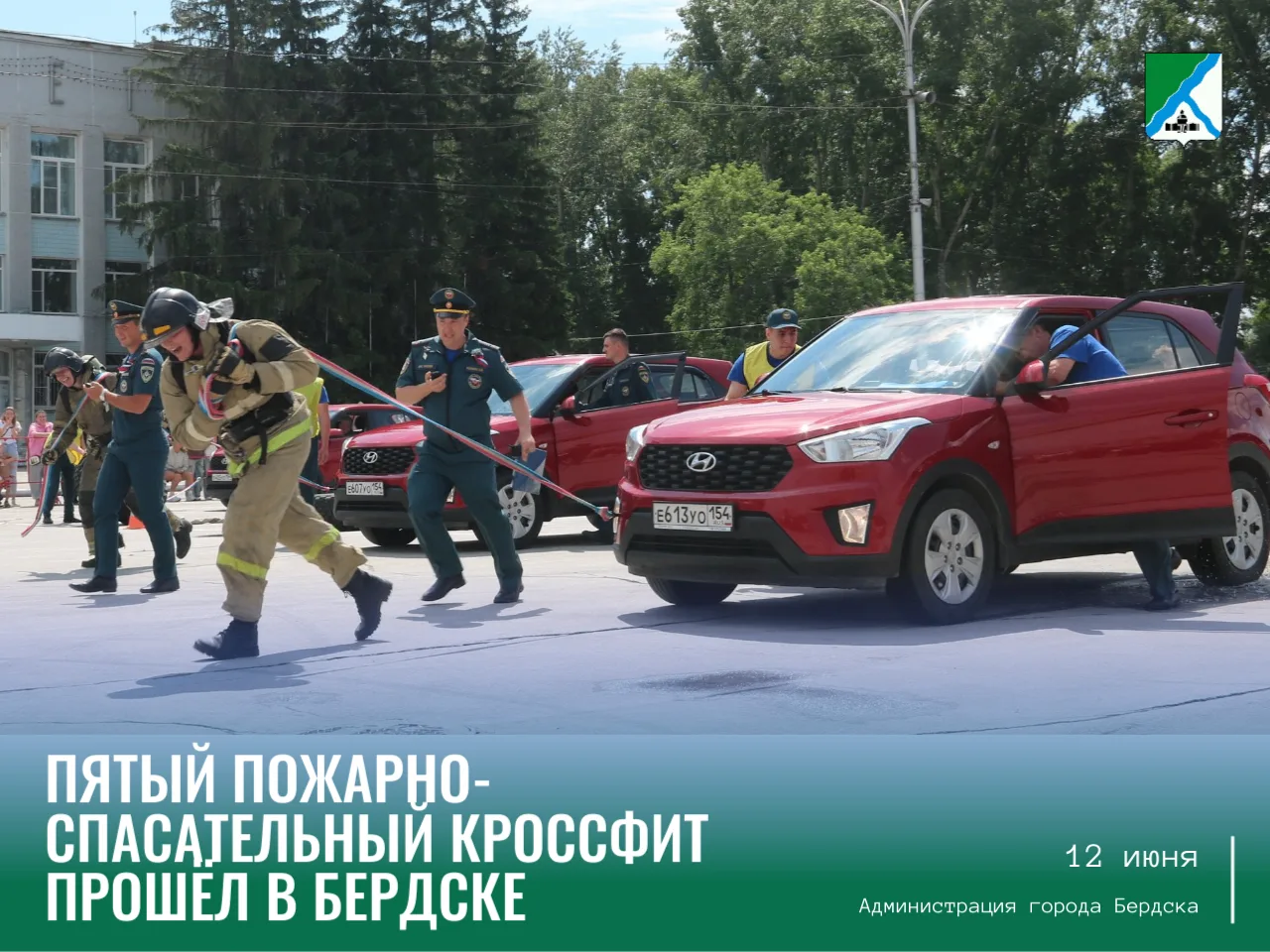 Мероприятие на площади Горького началось с приветственной речи Виктора Орлова - начальн...