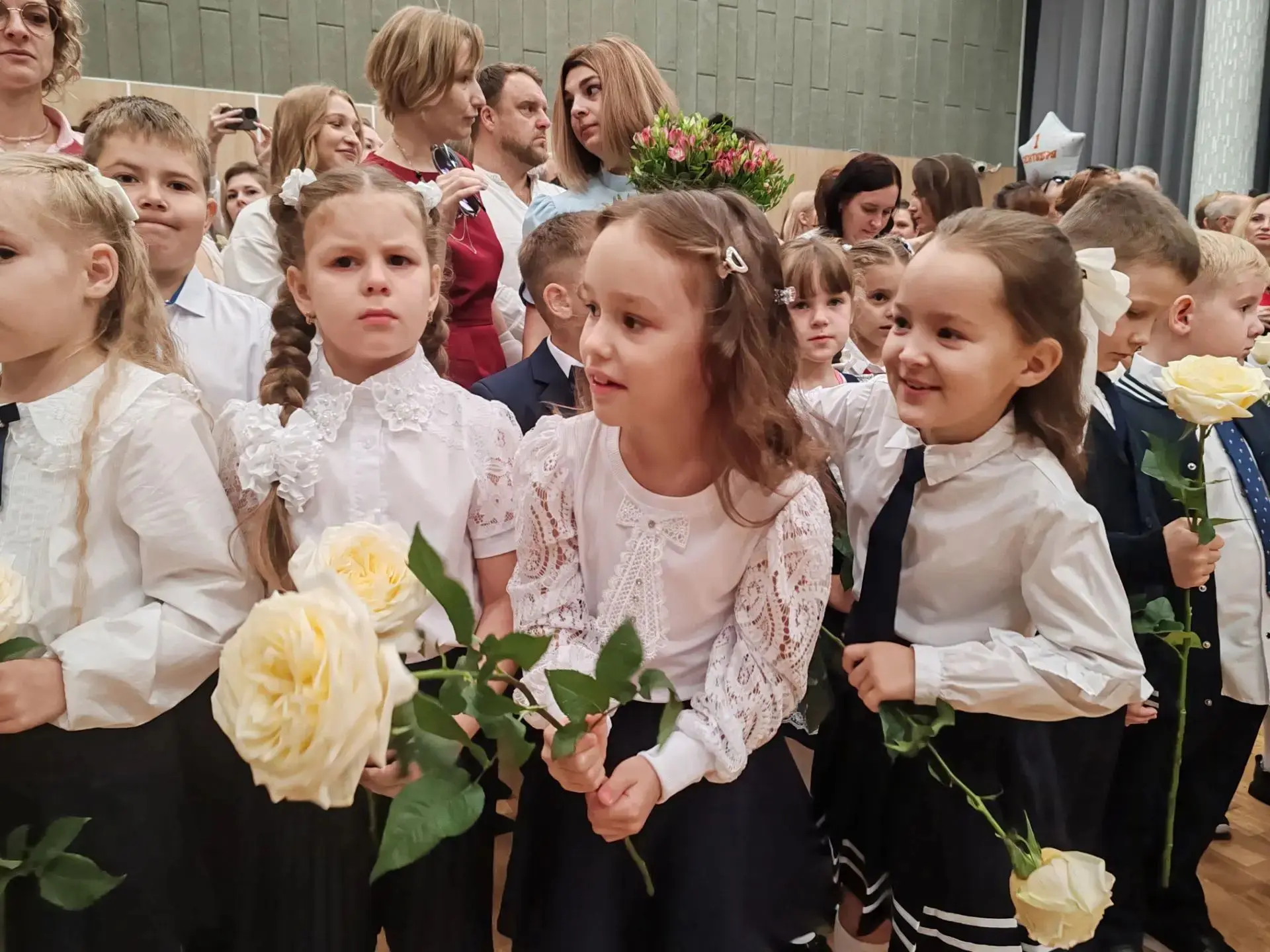 🔔Новый учебный год начался для 2230 учеников Черноголовской школы!